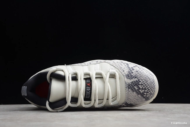 Jordan SE Bone Air Light Snake Low 11 CD6846-002 1124